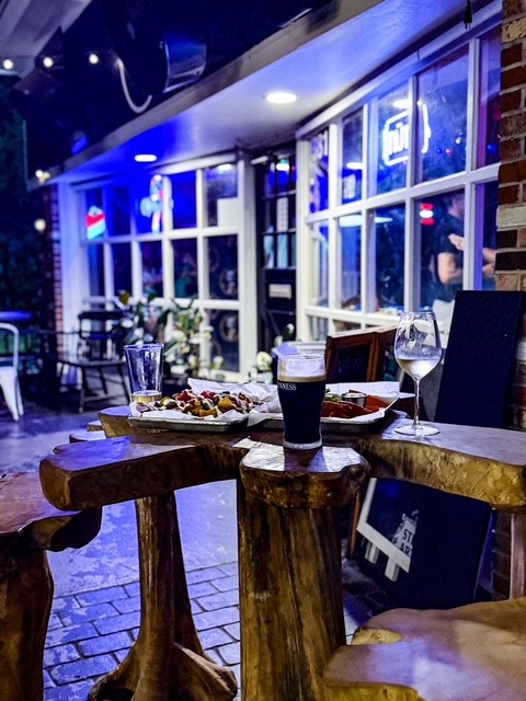 Outdoor Patio Seating at Salty Zebra Bistro Jupiter